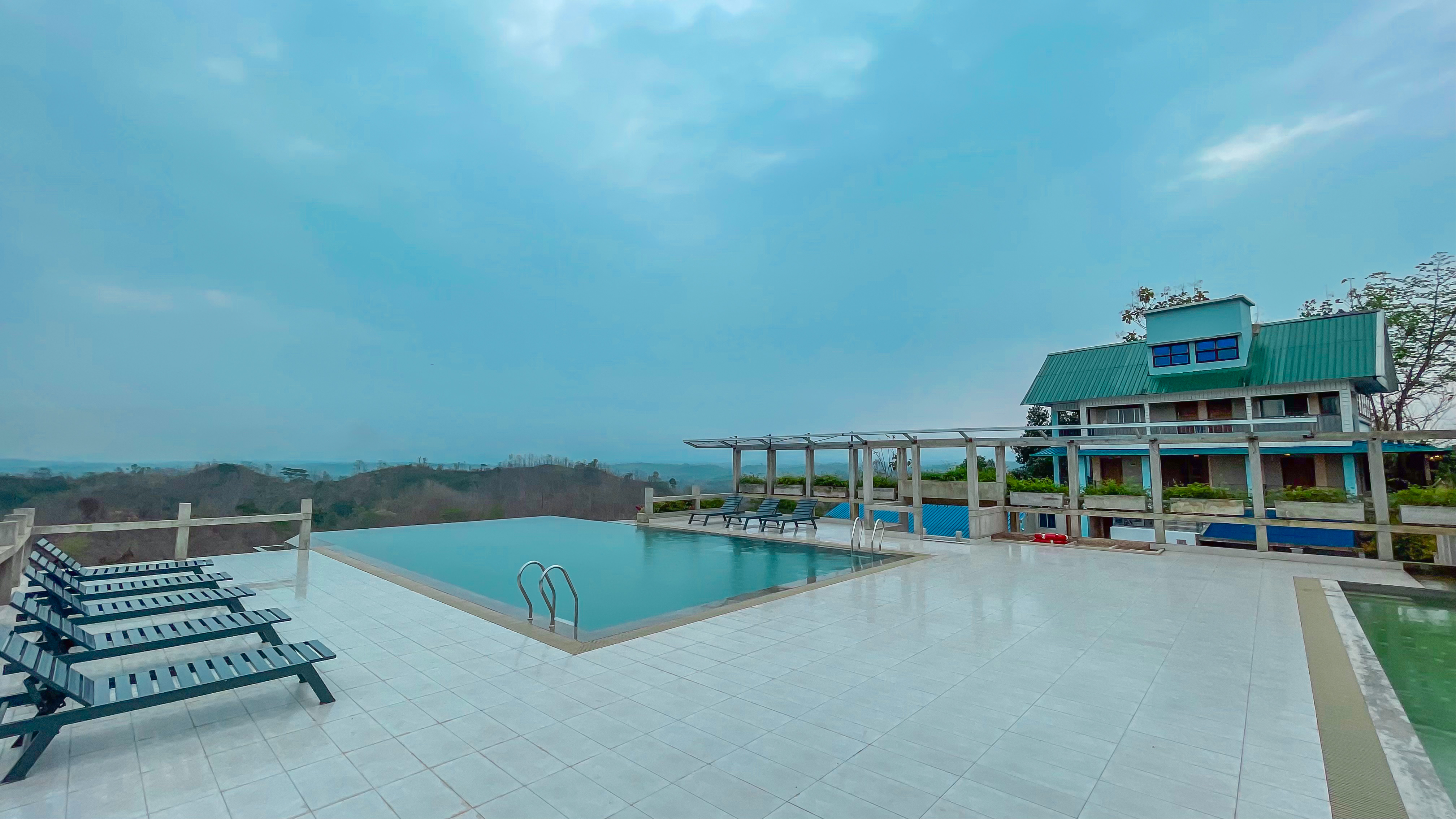 Valley vista at Labah Tong